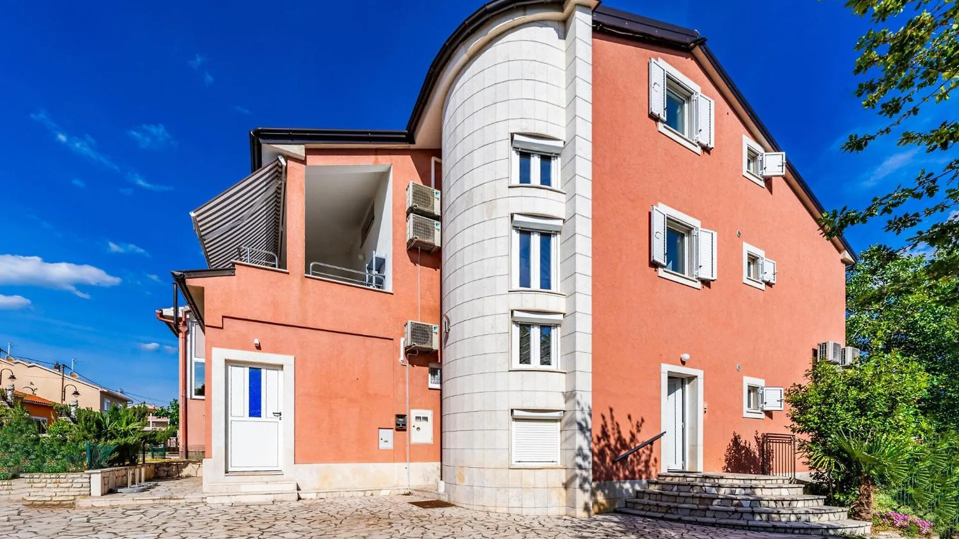 Amazing Apartment In Fazana With Kitchen
